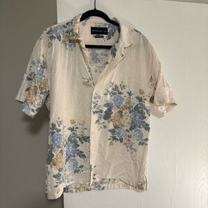 Abercrombie & Fitch Men’s Linen Blend Button-Up Shirt in Floral